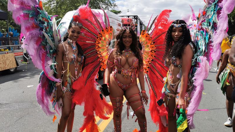 Des costumes aux couleurs vives, carnaval Toronto