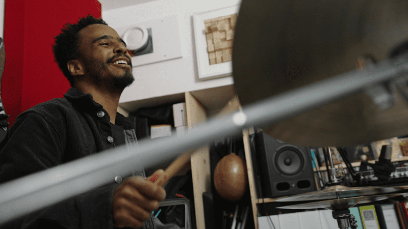 Le batteur Arnaud Dolmen