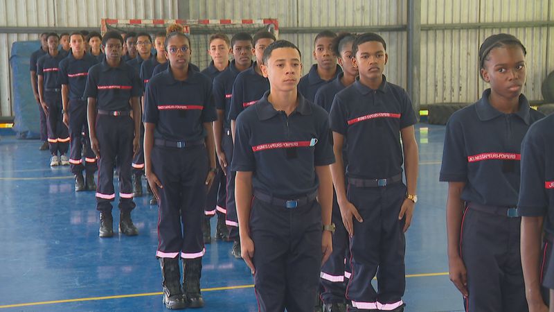Les 30 jeunes sapeurs-pompiers 2022, lors de leur pré-rentrée