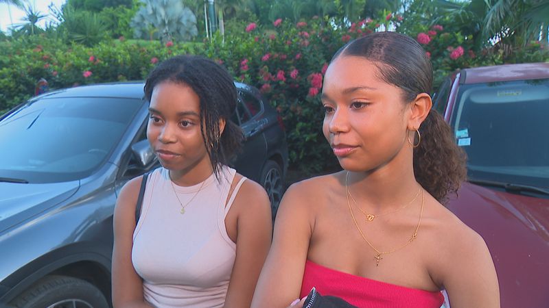 Lilou et Daïna, adolescentes, clientes du Cinestar
